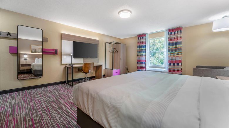 <b>Quality Inn Morgantown Suite</b>. Images powered by <a href="https://iceportal.shijigroup.com/" title="IcePortal" target="_blank">IcePortal</a>.
