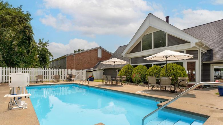 <b>Quality Inn Morgantown Pool</b>. Images powered by <a href="https://iceportal.shijigroup.com/" title="IcePortal" target="_blank">IcePortal</a>.