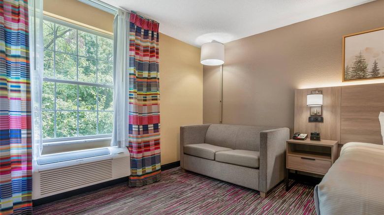 <b>Quality Inn Morgantown Suite</b>. Images powered by <a href="https://iceportal.shijigroup.com/" title="IcePortal" target="_blank">IcePortal</a>.