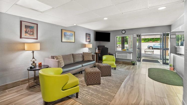 Quality Inn Harpers Ferry Lobby