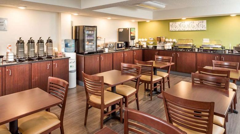 <b>Sleep Inn Charleston North Restaurant</b>. Images powered by <a href="https://iceportal.shijigroup.com/" title="IcePortal" target="_blank">IcePortal</a>.