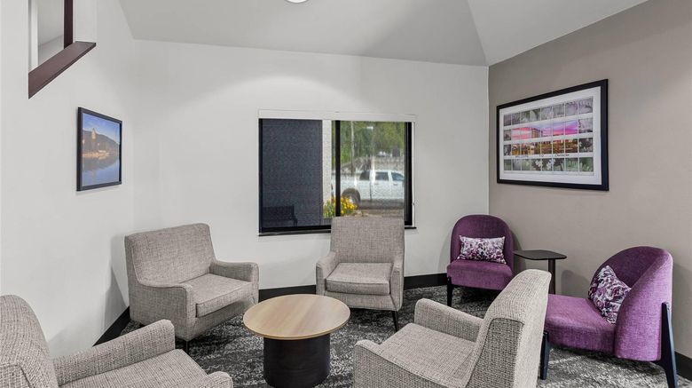 <b>Sleep Inn Charleston North Lobby</b>. Images powered by <a href="https://iceportal.shijigroup.com/" title="IcePortal" target="_blank">IcePortal</a>.