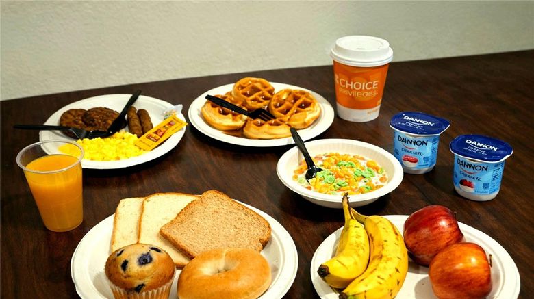 <b>Quality Inn Gillette Restaurant</b>. Images powered by <a href="https://iceportal.shijigroup.com/" title="IcePortal" target="_blank">IcePortal</a>.