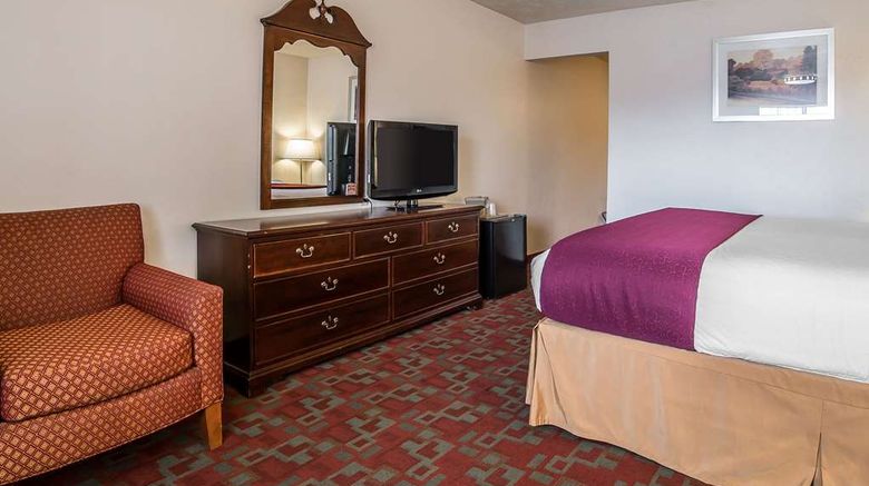 <b>Quality Inn Room</b>. Images powered by <a href="https://iceportal.shijigroup.com/" title="IcePortal" target="_blank">IcePortal</a>.