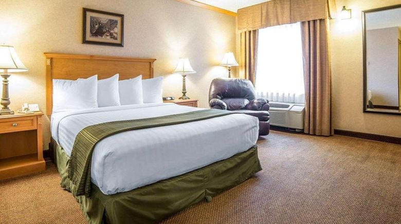 <b>Quality Inn & Suites Room</b>. Images powered by <a href="https://iceportal.shijigroup.com/" title="IcePortal" target="_blank">IcePortal</a>.
