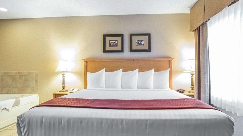 <b>Quality Inn & Suites Suite</b>. Images powered by <a href="https://iceportal.shijigroup.com/" title="IcePortal" target="_blank">IcePortal</a>.