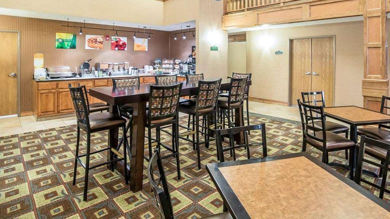<b>Quality Inn & Suites Restaurant</b>. Images powered by <a href="https://iceportal.shijigroup.com/" title="IcePortal" target="_blank">IcePortal</a>.