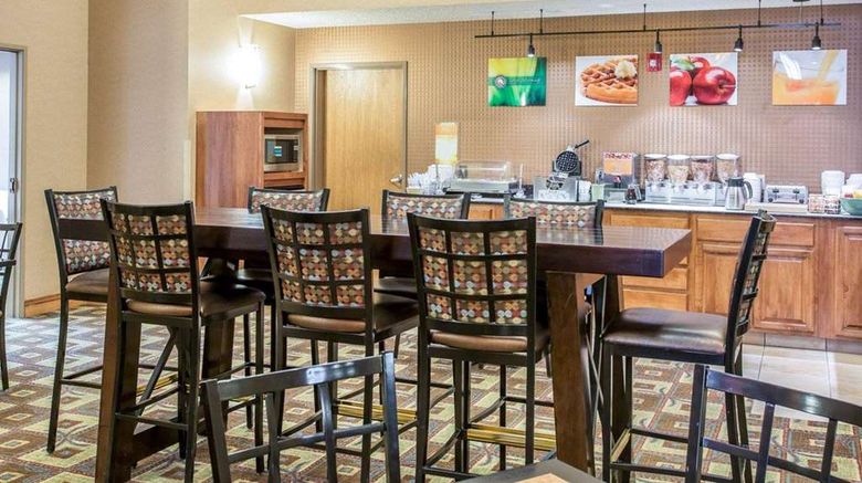 <b>Quality Inn & Suites Restaurant</b>. Images powered by <a href="https://iceportal.shijigroup.com/" title="IcePortal" target="_blank">IcePortal</a>.