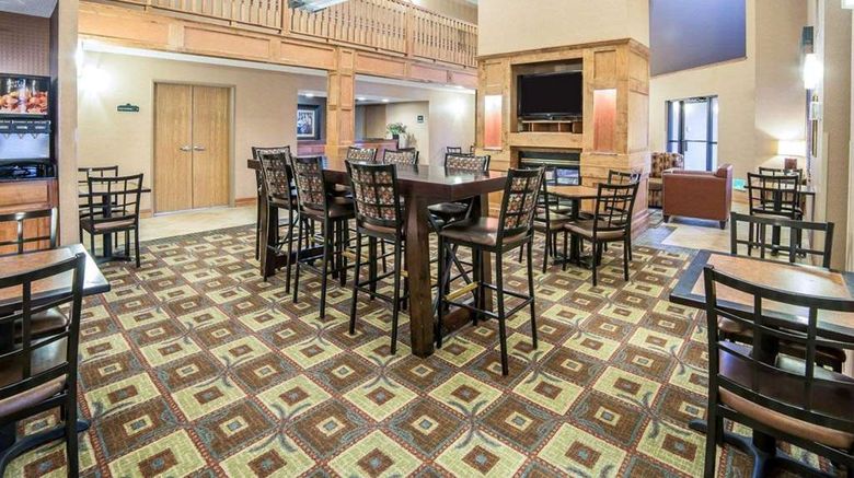 <b>Quality Inn & Suites Restaurant</b>. Images powered by <a href="https://iceportal.shijigroup.com/" title="IcePortal" target="_blank">IcePortal</a>.