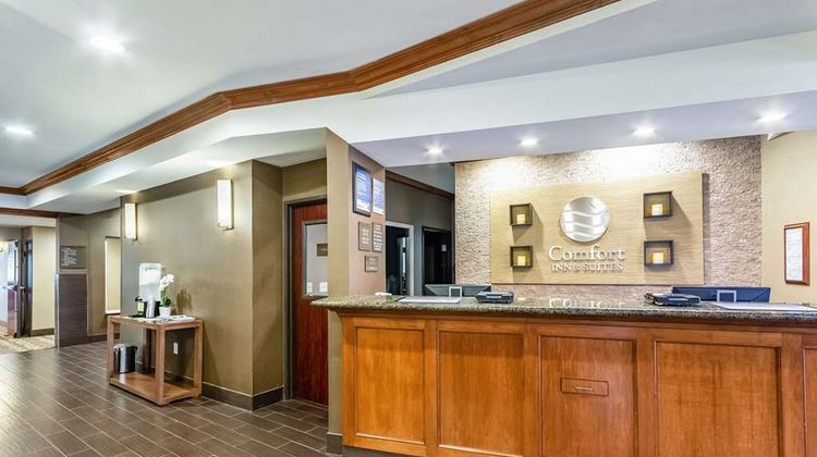 Comfort Inn & Suites Lobby