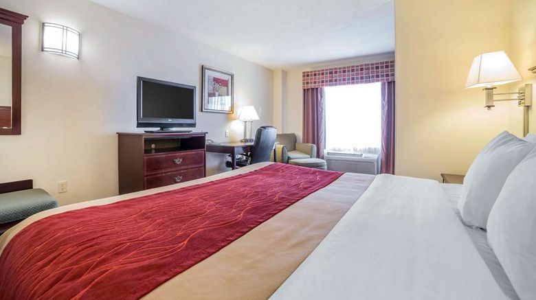<b>Comfort Inn & Suites Suite</b>. Images powered by <a href="https://iceportal.shijigroup.com/" title="IcePortal" target="_blank">IcePortal</a>.