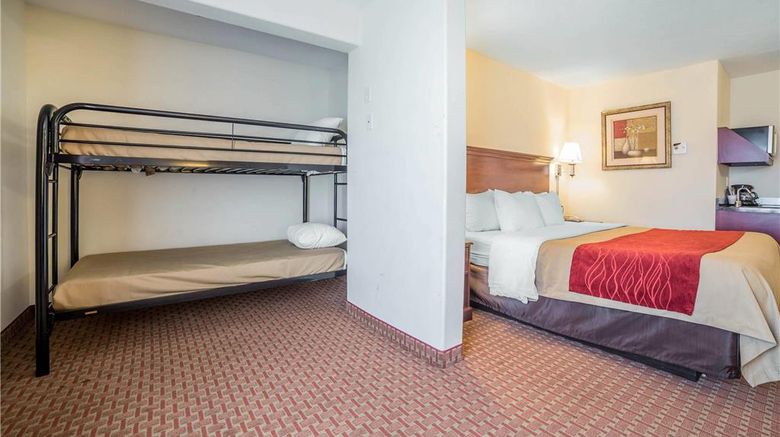 <b>Comfort Inn & Suites Suite</b>. Images powered by <a href="https://iceportal.shijigroup.com/" title="IcePortal" target="_blank">IcePortal</a>.