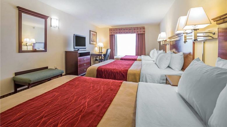 <b>Comfort Inn & Suites Room</b>. Images powered by <a href="https://iceportal.shijigroup.com/" title="IcePortal" target="_blank">IcePortal</a>.