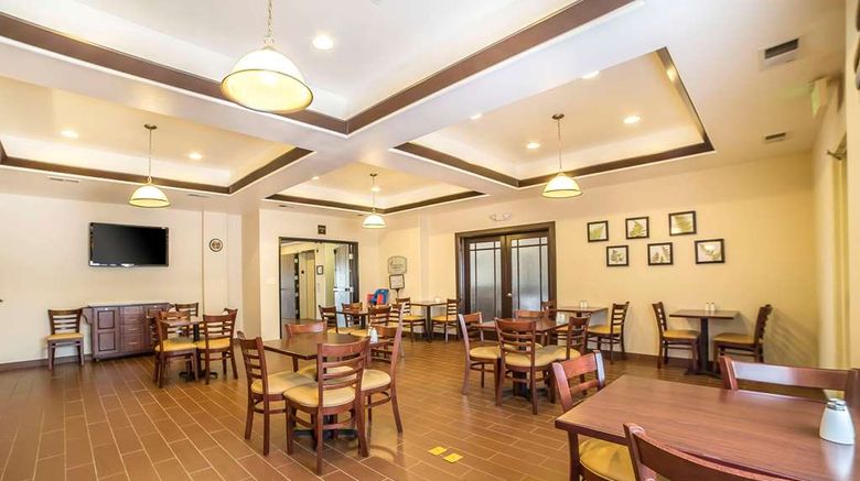 <b>Sleep Inn and Suites Douglas Restaurant</b>. Images powered by <a href="https://iceportal.shijigroup.com/" title="IcePortal" target="_blank">IcePortal</a>.