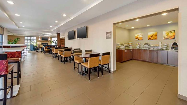 <b>Comfort Inn & Suites Restaurant</b>. Images powered by <a href="https://iceportal.shijigroup.com/" title="IcePortal" target="_blank">IcePortal</a>.