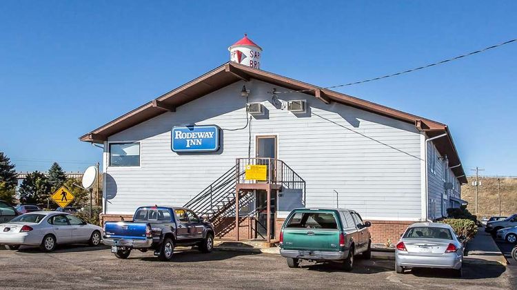 Rodeway Inn Exterior