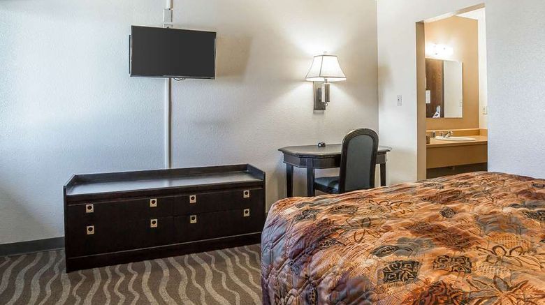 <b>Rodeway Inn Room</b>. Images powered by <a href="https://iceportal.shijigroup.com/" title="IcePortal" target="_blank">IcePortal</a>.