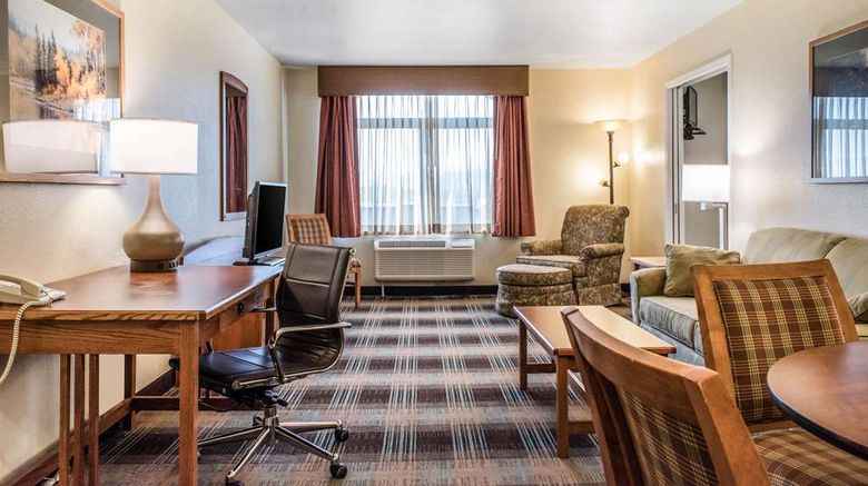 <b>Comfort Inn & Suites, Sheridan Suite</b>. Images powered by <a href="https://iceportal.shijigroup.com/" title="IcePortal" target="_blank">IcePortal</a>.