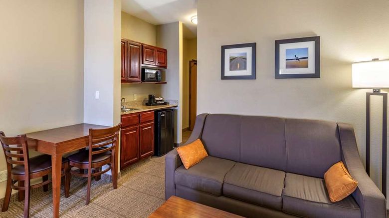 <b>Comfort Inn Evansville Suite</b>. Images powered by <a href="https://iceportal.shijigroup.com/" title="IcePortal" target="_blank">IcePortal</a>.