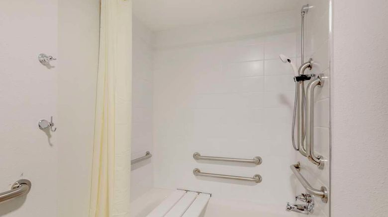<b>Comfort Suites Room</b>. Images powered by <a href="https://iceportal.shijigroup.com/" title="IcePortal" target="_blank">IcePortal</a>.