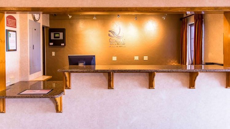 Quality Inn and Suites University Lobby
