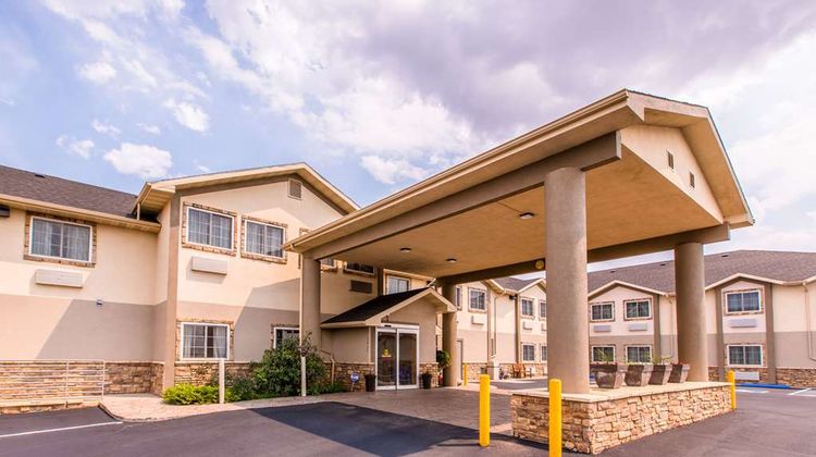 Quality Inn and Suites University Exterior