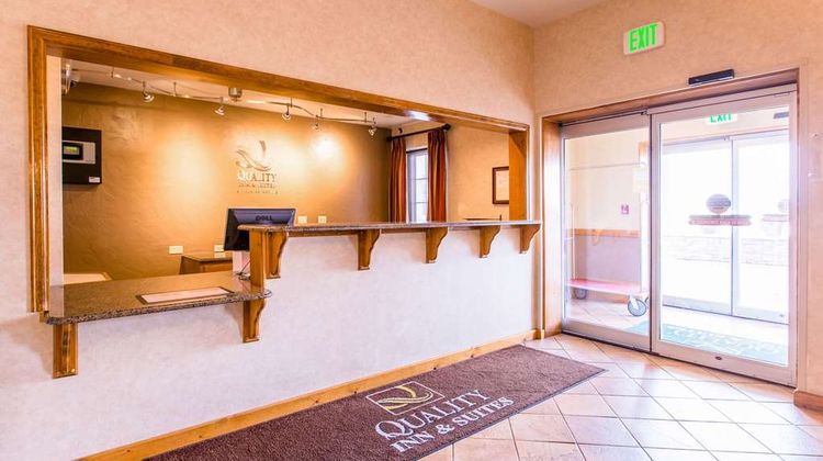 Quality Inn and Suites University Lobby