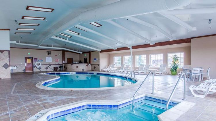 Quality Inn and Suites University Pool