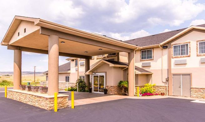 Quality Inn and Suites University Exterior