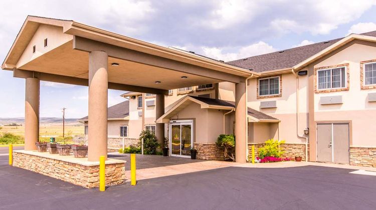 Quality Inn and Suites University Exterior