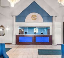 Clarion Inn and Suites Indianapolis Northwest Lobby