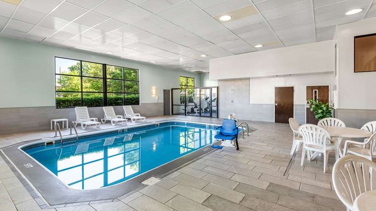 Clarion Inn and Suites Indianapolis Northwest Pool