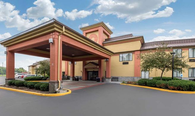 Quality Inn & Suites Brownsburg Exterior