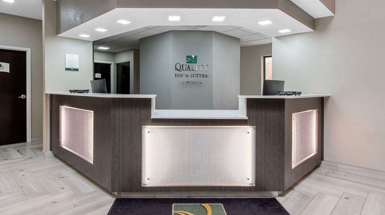 Quality Inn & Suites Brownsburg Lobby