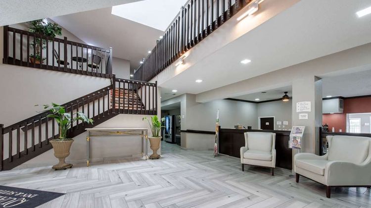 Quality Inn & Suites Brownsburg Lobby