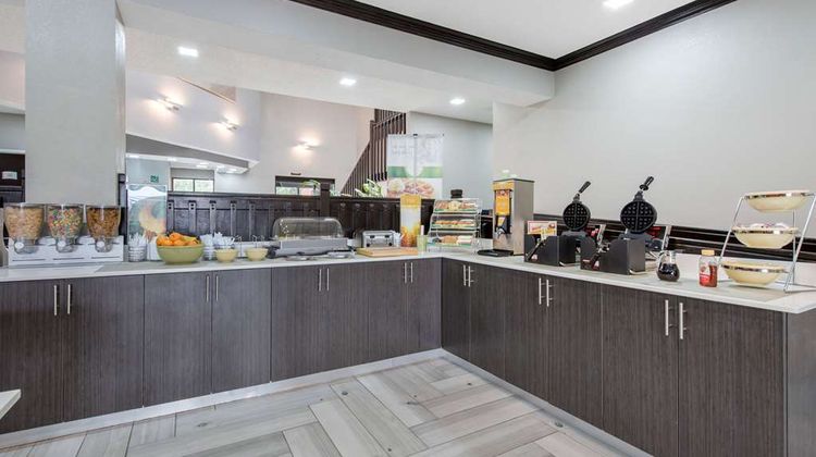 Quality Inn & Suites Brownsburg Restaurant