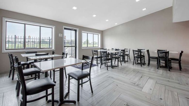 <b>Quality Inn & Suites Brownsburg Restaurant</b>. Images powered by <a href="https://iceportal.shijigroup.com/" title="IcePortal" target="_blank">IcePortal</a>.