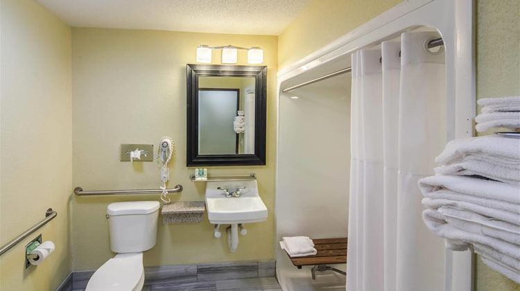 Quality Inn Decatur Room