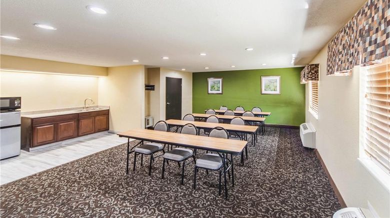 <b>Quality Inn Decatur Meeting</b>. Images powered by <a href="https://iceportal.shijigroup.com/" title="IcePortal" target="_blank">IcePortal</a>.