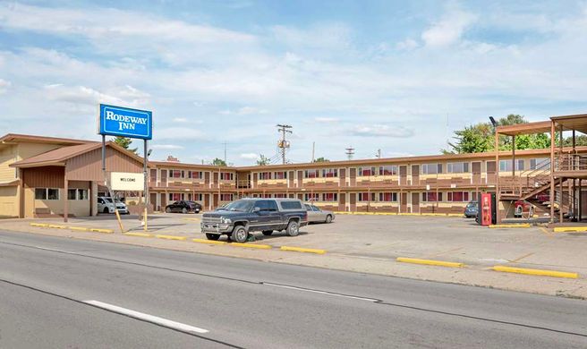 Rodeway Inn Terre Haute Exterior