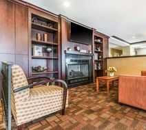 Quality Inn & Suites Lawrenceburg Lobby