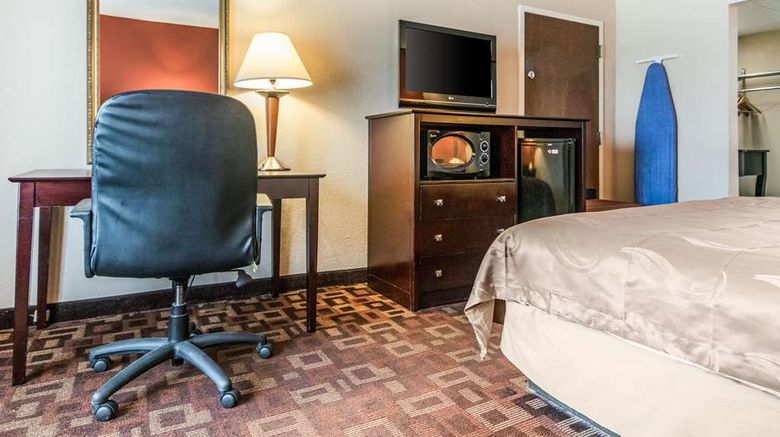 <b>Quality Inn & Suites Lawrenceburg Room</b>. Images powered by <a href="https://iceportal.shijigroup.com/" title="IcePortal" target="_blank">IcePortal</a>.