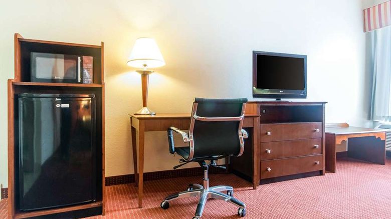 <b>Quality Inn & Suites Lawrenceburg Room</b>. Images powered by <a href="https://iceportal.shijigroup.com/" title="IcePortal" target="_blank">IcePortal</a>.