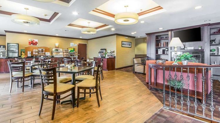Quality Inn & Suites Lawrenceburg Restaurant