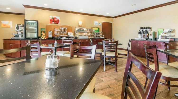 Quality Inn & Suites Lawrenceburg Restaurant