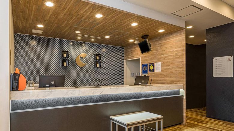 <b>Comfort Hotel Tokyo Kanda Lobby</b>. Images powered by <a href="https://iceportal.shijigroup.com/" title="IcePortal" target="_blank">IcePortal</a>.