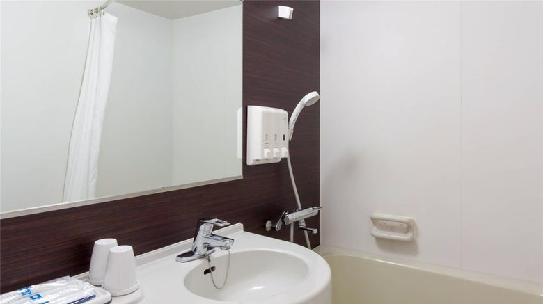 <b>Comfort Hotel Tokyo Kanda Room</b>. Images powered by <a href="https://iceportal.shijigroup.com/" title="IcePortal" target="_blank">IcePortal</a>.