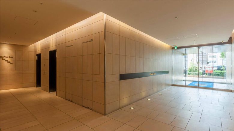<b>Comfort Hotel Tokyo Higashi Nihombashi Lobby</b>. Images powered by <a href="https://iceportal.shijigroup.com/" title="IcePortal" target="_blank">IcePortal</a>.
