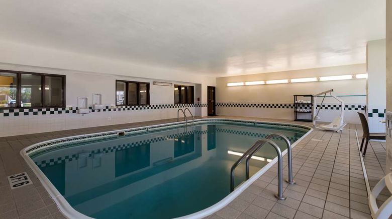 <b>Comfort Inn Pool</b>. Images powered by <a href="https://iceportal.shijigroup.com/" title="IcePortal" target="_blank">IcePortal</a>.