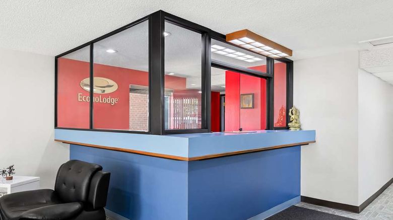 <b>Econo Lodge Emporia Lobby</b>. Images powered by <a href="https://iceportal.shijigroup.com/" title="IcePortal" target="_blank">IcePortal</a>.